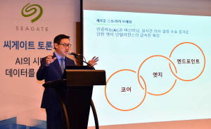 [이슈] 국내기업, AI 도입 필요성 공감하지만 86%가 방법 몰라