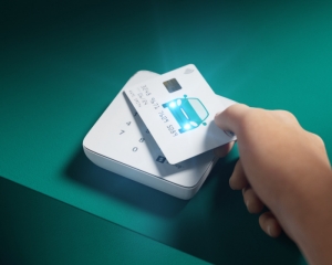 인피니언의 'SECORA Pay 보안 솔루션' LED 빛나는 결제 카드 지원