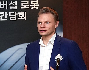 한국 처음 찾은 유니버설 로봇, 킴 포블슨 CEO 