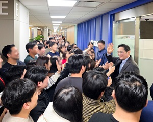 삼성전자 반도체 캠퍼스 찾은 이재용 회장, 미래 기술 점검해